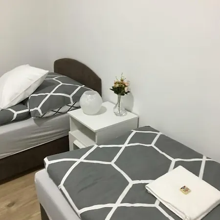 Apartment Tetemvar *