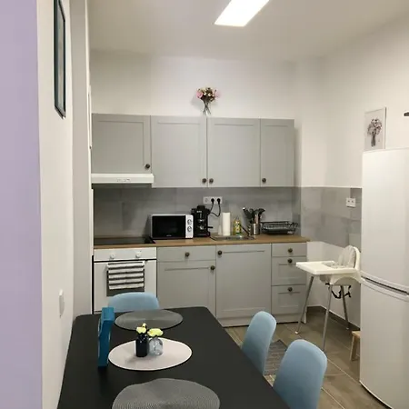 Apartment Tetemvar *